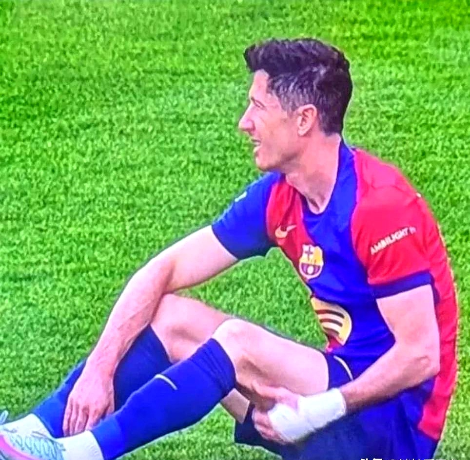 关于莱万多夫斯基回归赛场，爆冷首场状态亮眼，RNG观众沸腾！的信息